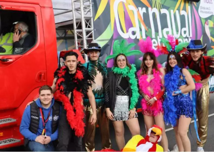 Le BDE Les 5 mousquetaires de l'école de commerce AFTEC Caen au carnaval 1