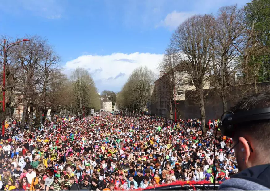 L'AFTEC, école de commerce de Caen, au carnaval étudiant 2023 Sans-titre-(7-4 × 5-25 cm)